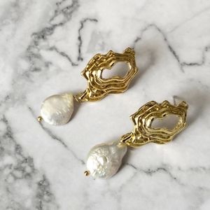 18k Gold Plated Earrings/Natural Freshwater Pearl.